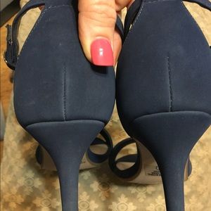 Women’s heeled shoes. Size 8m. Blue. Faux suedes.